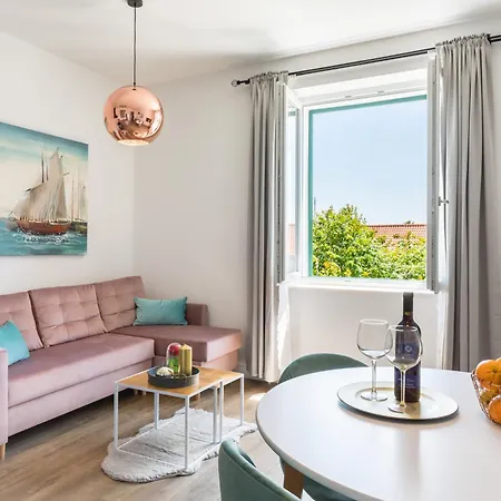 Apartman Romantic With Balcony *