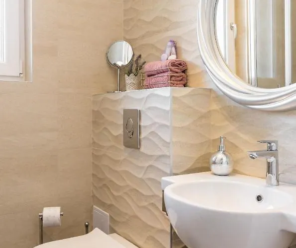 Apartment Romantic With Balcony Split