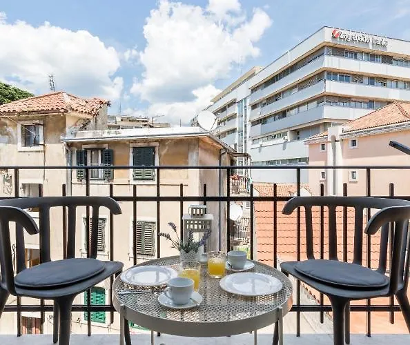 Romantic With Balcony Apartment Split