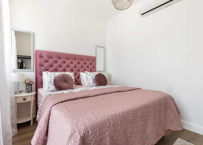 Romantic With Balcony Apartment