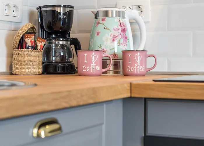 Romantic With Balcony Apartment *