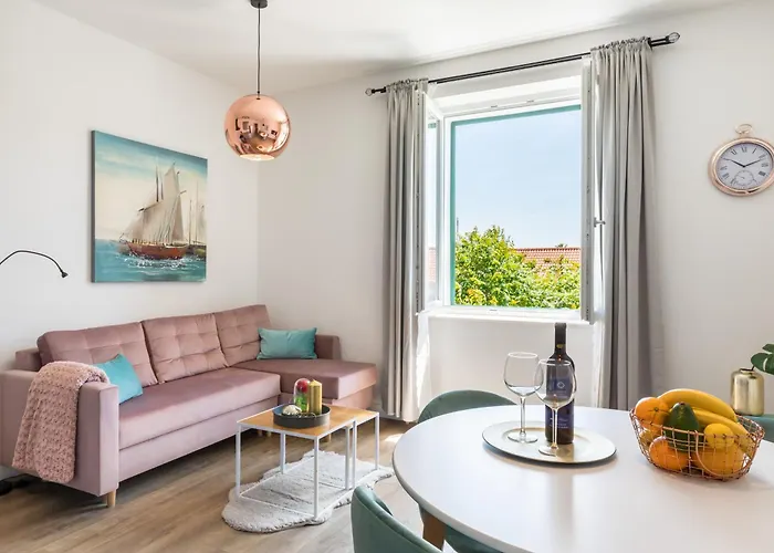 Apartment Romantic With Balcony *