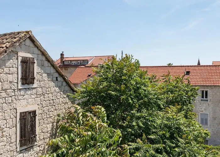 Romantic With Balcony Apartment *