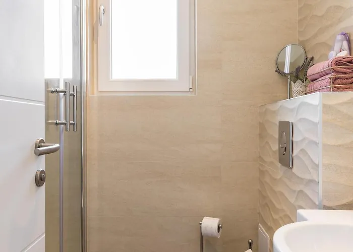 Romantic With Balcony Apartment *