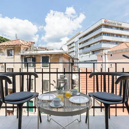 Romantic With Balcony شقة سبليت